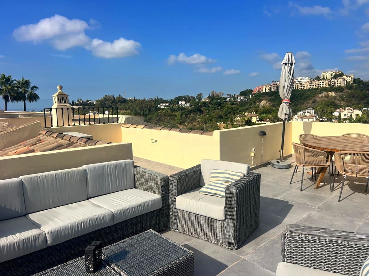 2 sypialnia Apartament na sprzedaż w Benahavis z basenem garażem - 685 000 € (Ref: 9894435)