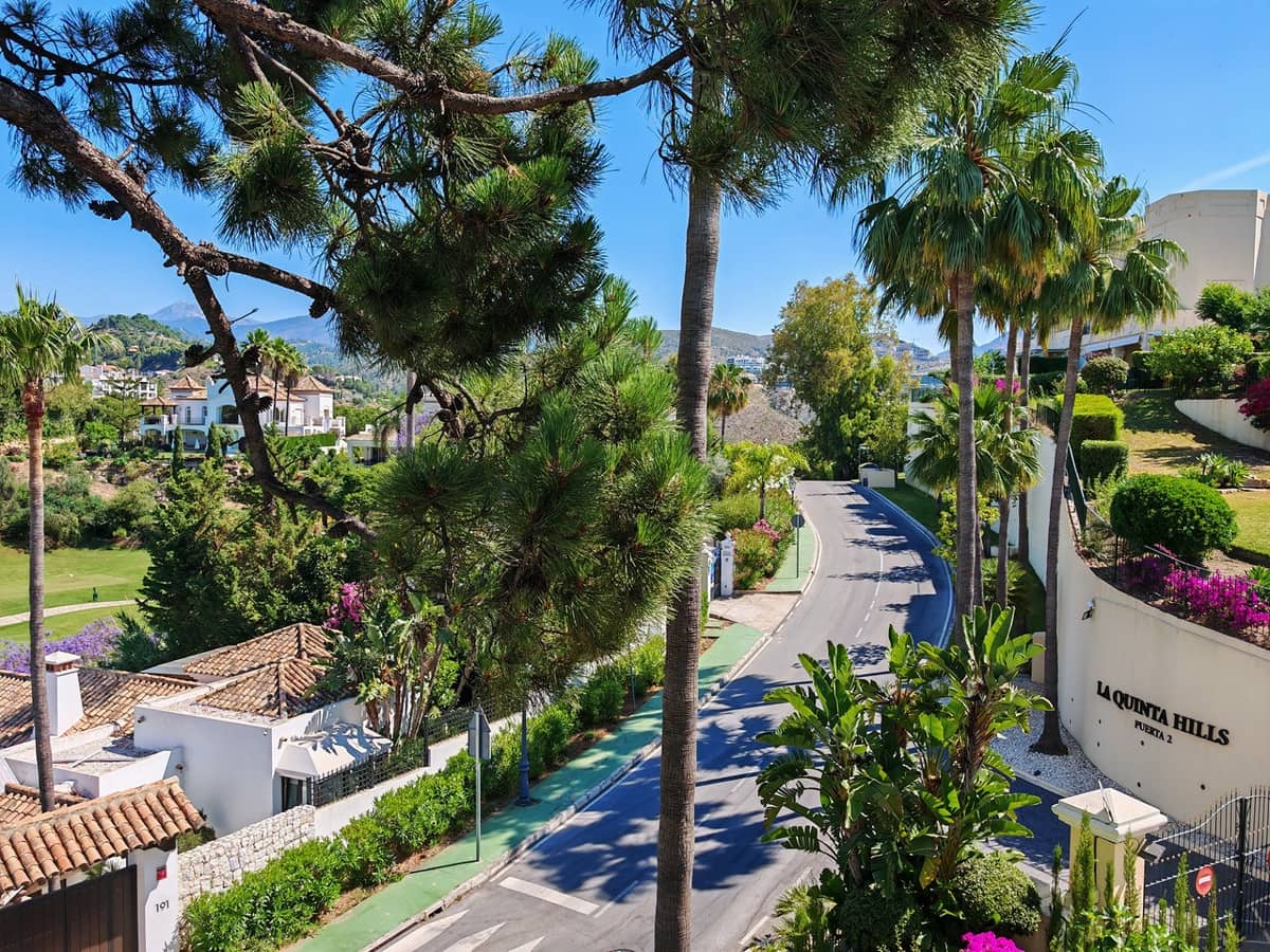 2 sypialnia Apartament na sprzedaż w Benahavis z basenem garażem - 685 000 € (Ref: 9894435)