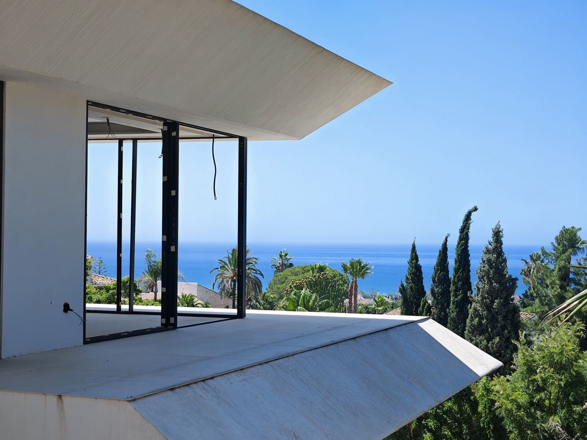 6 bedroom Villa for sale in Marbella - € 4,400,000 (Ref: 9894436)