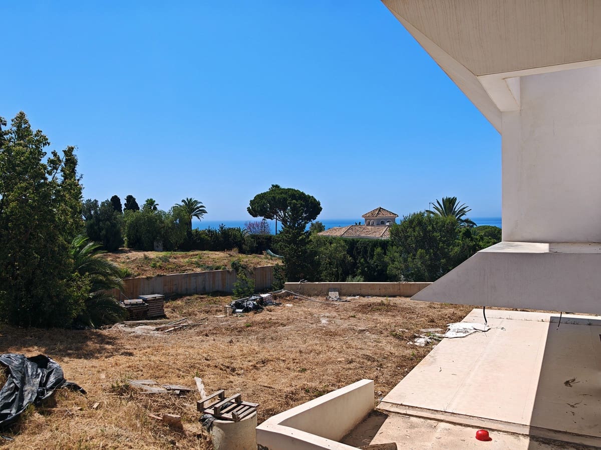 6 bedroom Villa for sale in Marbella - € 4,400,000 (Ref: 9894436)