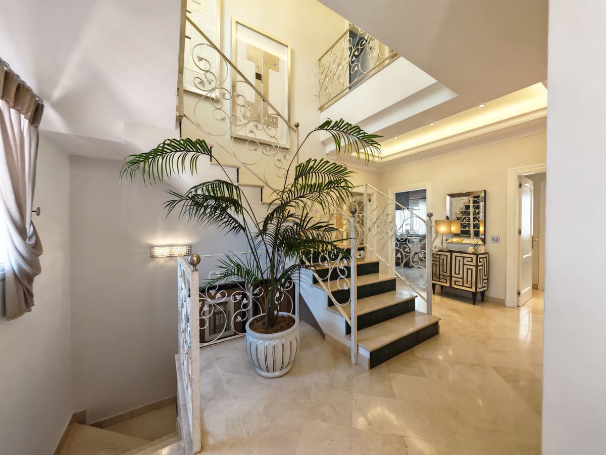 Chalet de 4 habitaciones en Elviria en venta con piscina garaje - 2.250.000 € (Ref: 9896826)