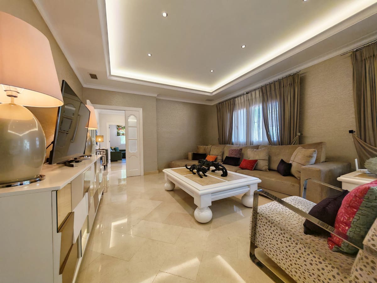 Chalet de 4 habitaciones en Elviria en venta con piscina garaje - 2.250.000 € (Ref: 9896826)
