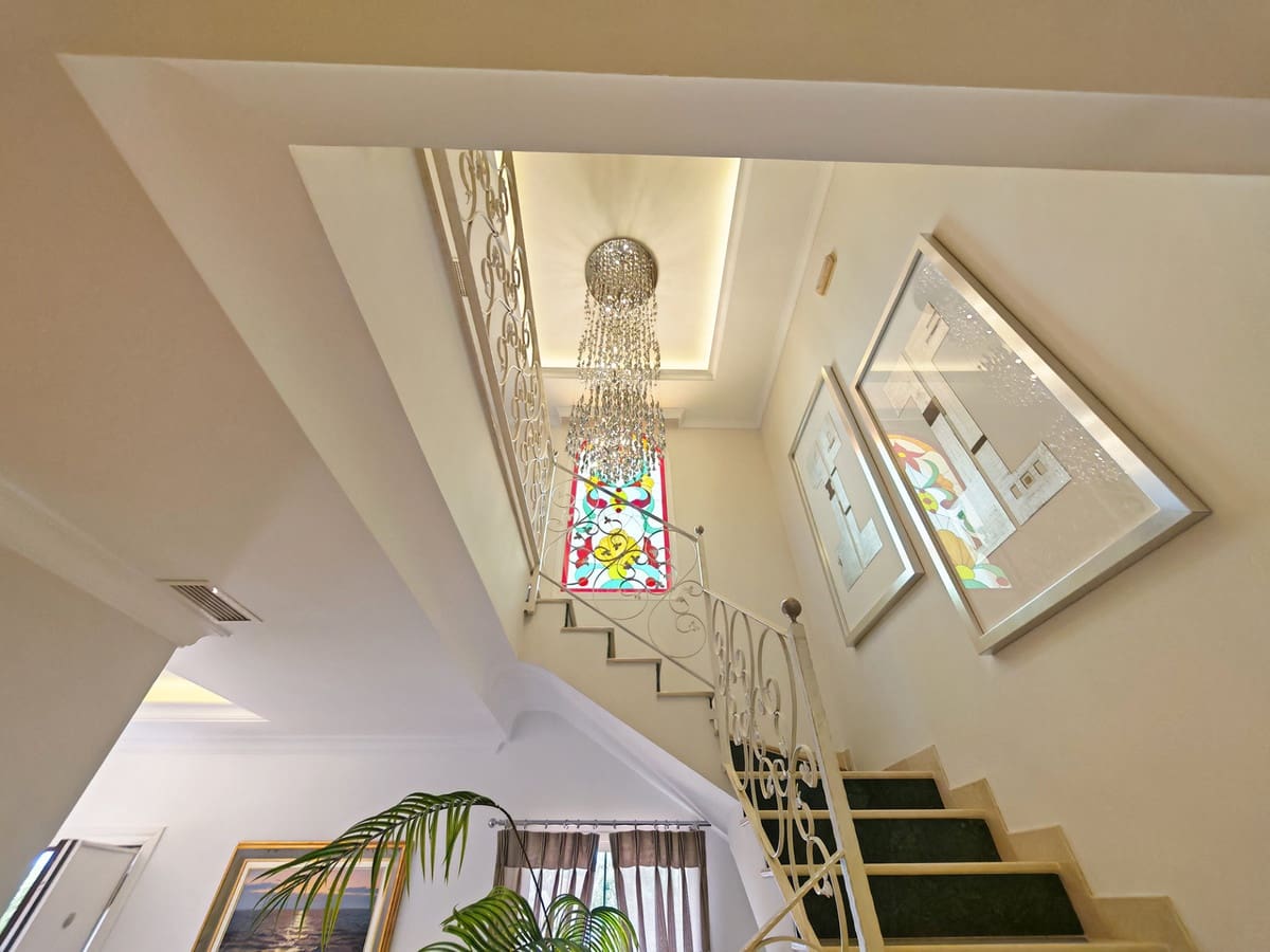 Chalet de 4 habitaciones en Elviria en venta con piscina garaje - 2.250.000 € (Ref: 9896826)