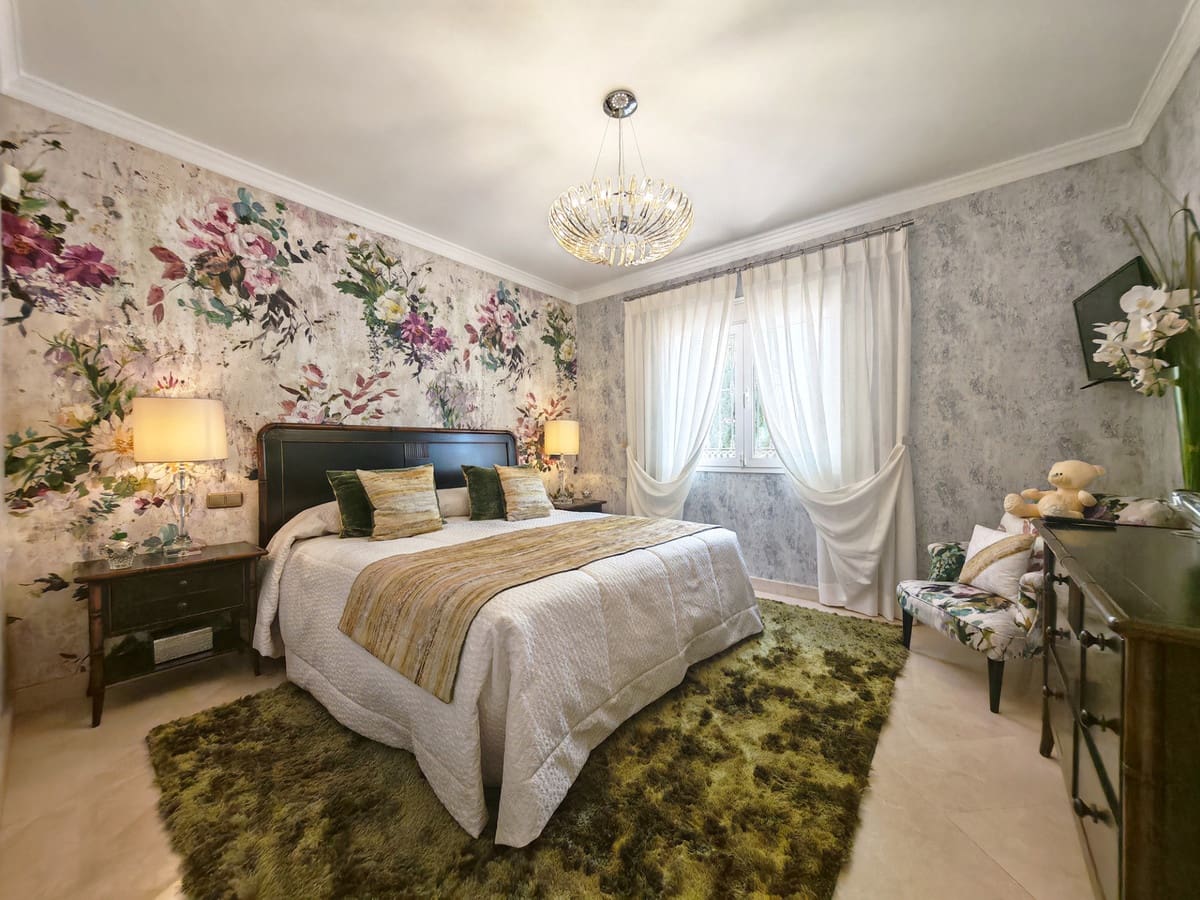 Chalet de 4 habitaciones en Elviria en venta con piscina garaje - 2.250.000 € (Ref: 9896826)