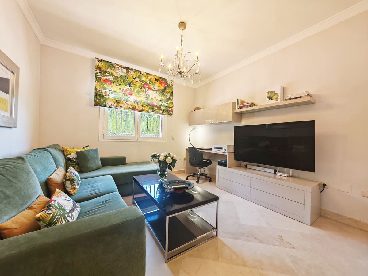 Chalet de 4 habitaciones en Elviria en venta con piscina garaje - 2.250.000 € (Ref: 9896826)