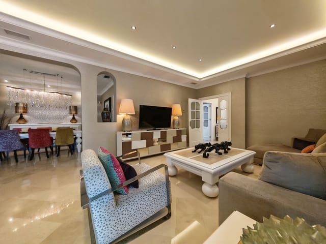 Chalet de 4 habitaciones en Elviria, Marbella en venta con piscina garaje - 2.250.000 € (Ref: 9896826)