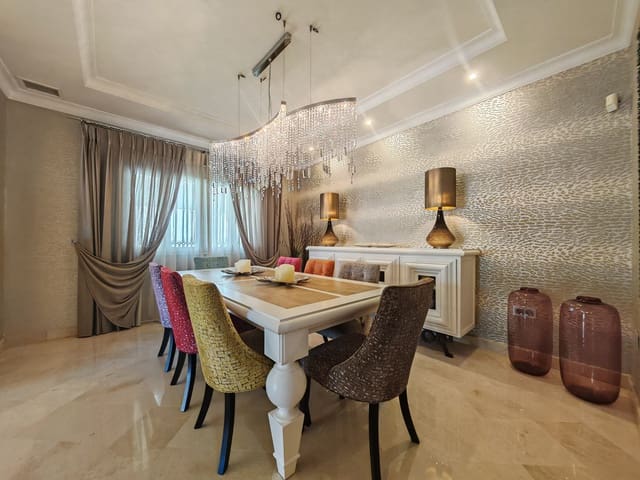 Chalet de 4 habitaciones en Elviria, Marbella en venta con piscina garaje - 2.250.000 € (Ref: 9896826)