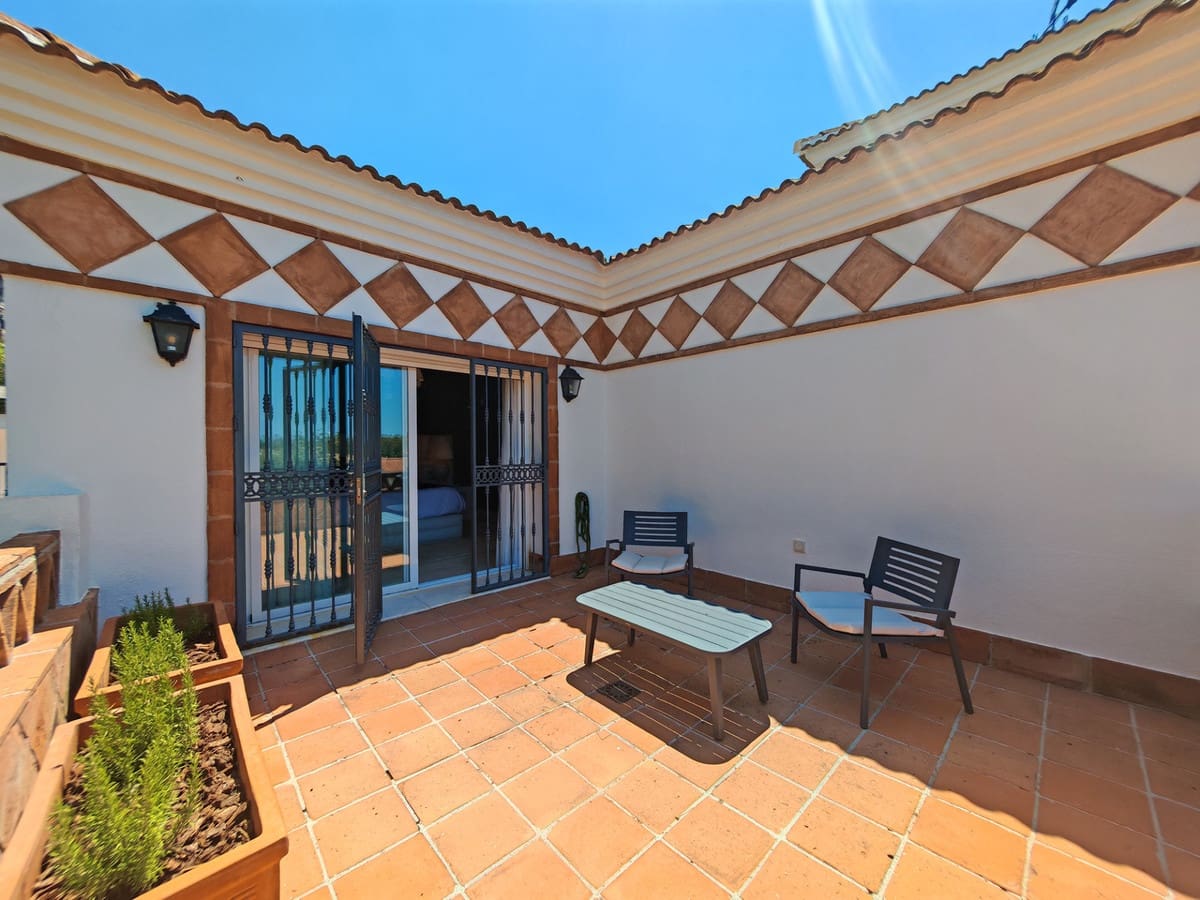 Chalet de 4 habitaciones en Elviria en venta con piscina garaje - 2.250.000 € (Ref: 9896826)
