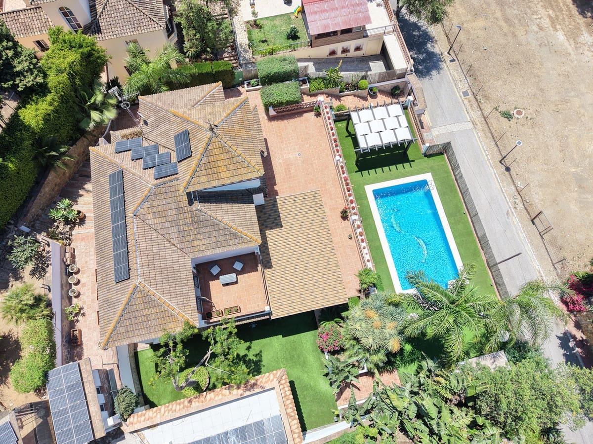 Chalet de 4 habitaciones en Elviria en venta con piscina garaje - 2.250.000 € (Ref: 9896826)
