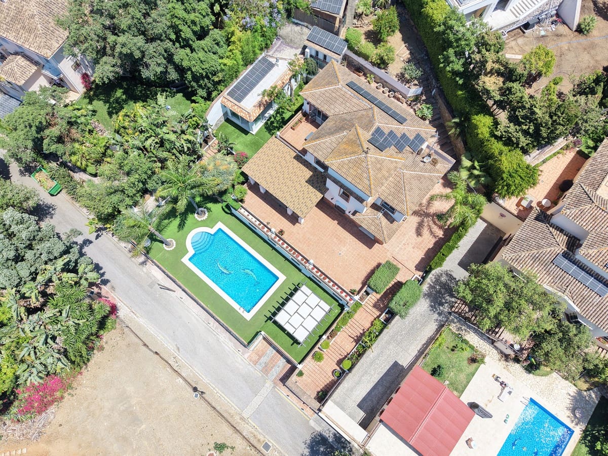 Chalet de 4 habitaciones en Elviria en venta con piscina garaje - 2.250.000 € (Ref: 9896826)