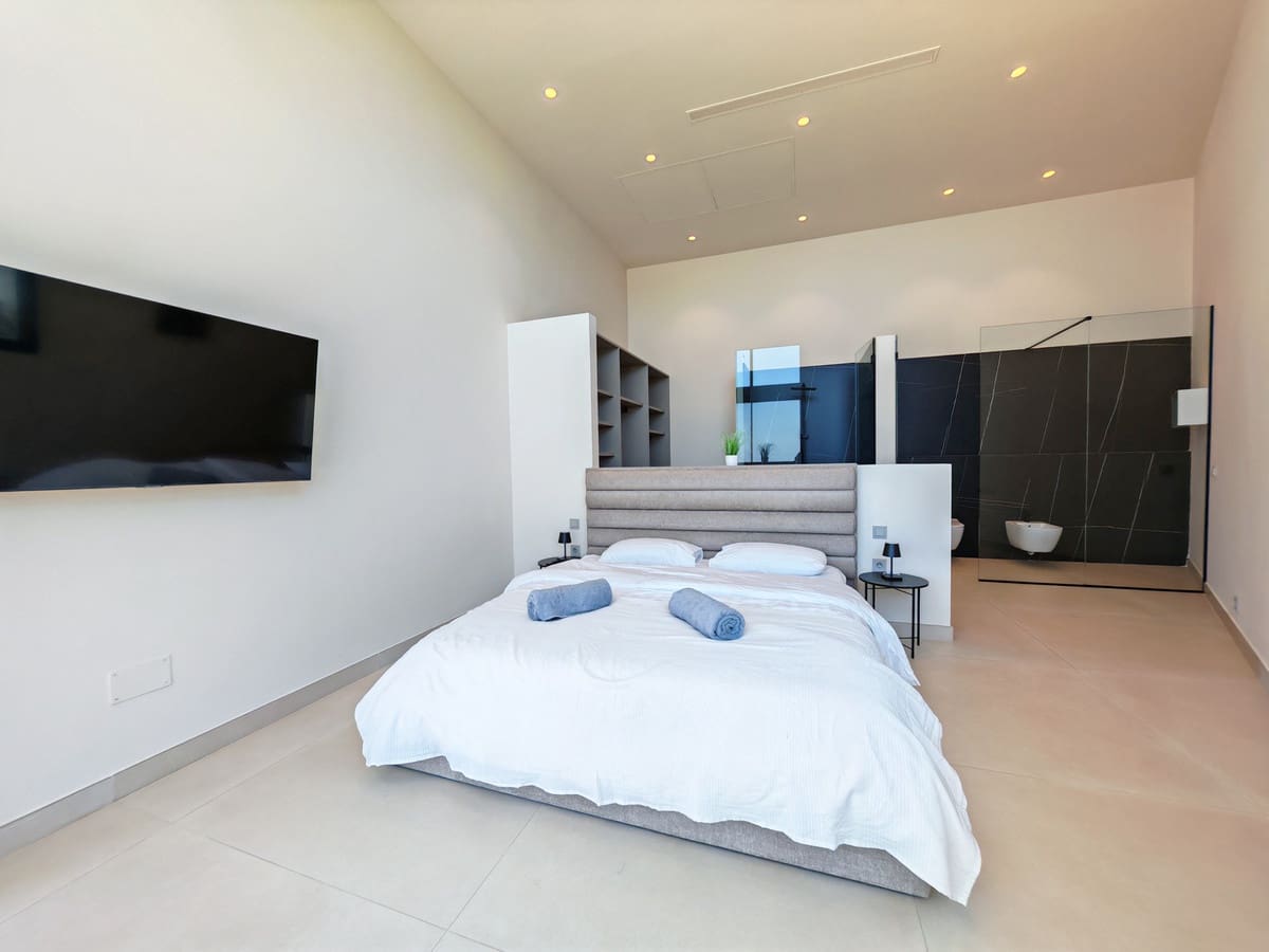 4 Zimmer Villa zu verkaufen in Los Monteros mit Pool Garage - 3.995.000 € (Ref: 9899647)