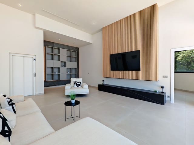 4 Zimmer Villa zu verkaufen in Los Monteros, Marbella mit Pool Garage - 3.995.000 € (Ref: 9899647)
