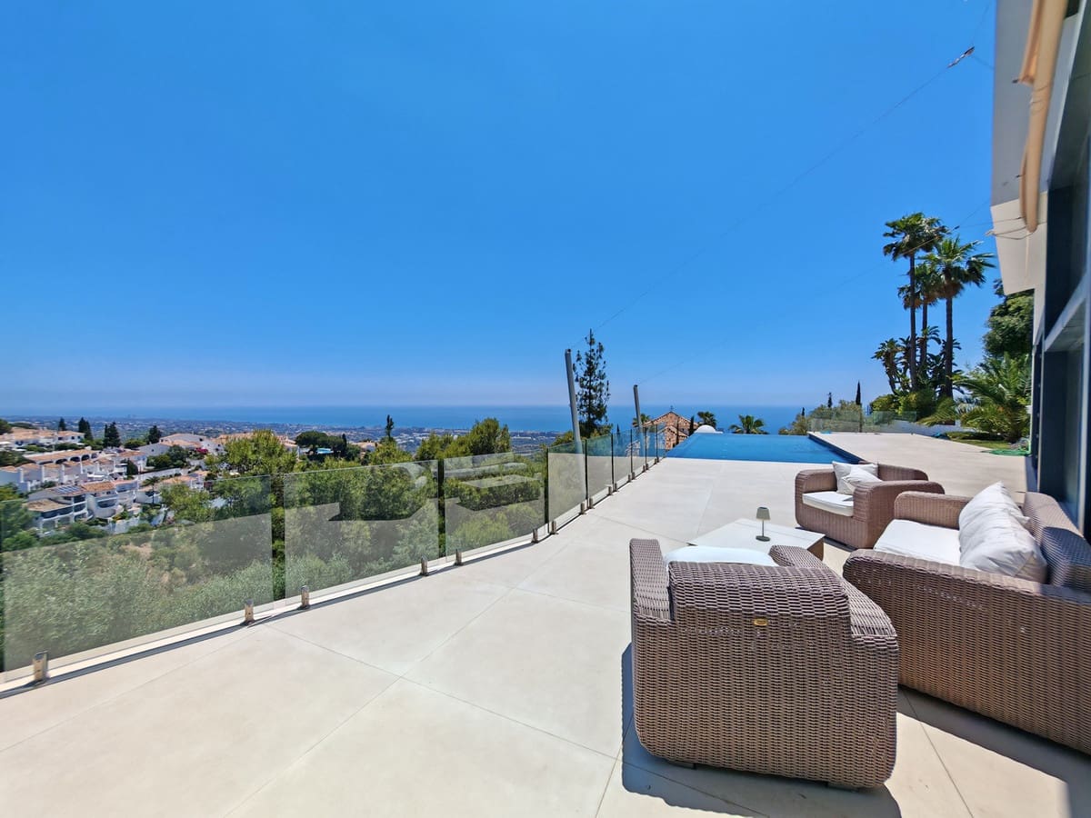 4 Zimmer Villa zu verkaufen in Los Monteros mit Pool Garage - 3.995.000 € (Ref: 9899647)