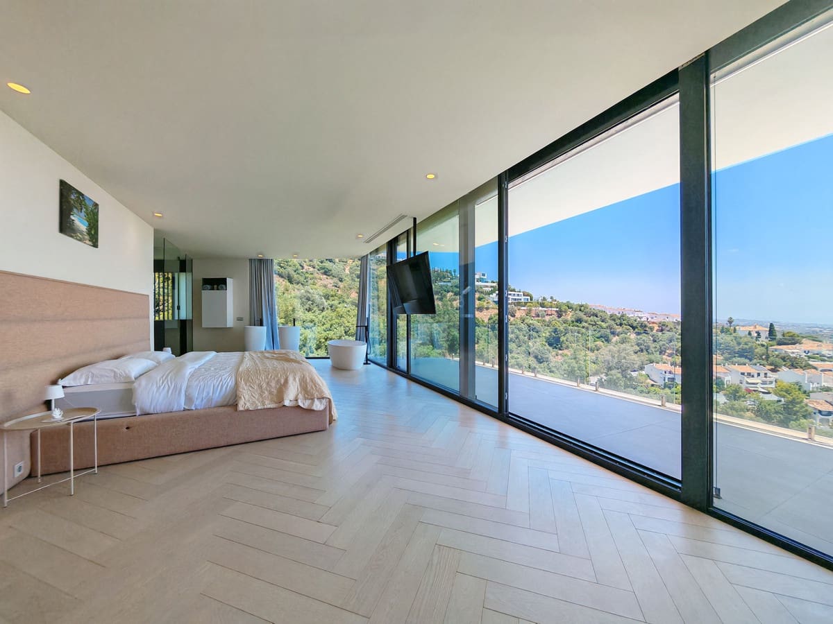 4 Zimmer Villa zu verkaufen in Los Monteros mit Pool Garage - 3.995.000 € (Ref: 9899647)