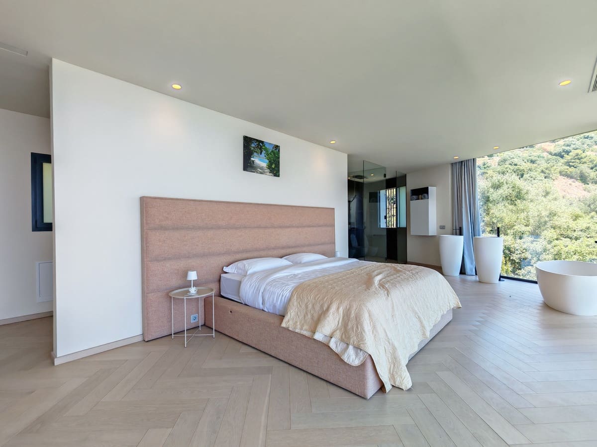 4 Zimmer Villa zu verkaufen in Los Monteros mit Pool Garage - 3.995.000 € (Ref: 9899647)