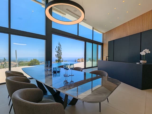 4 Zimmer Villa zu verkaufen in Los Monteros, Marbella mit Pool Garage - 3.995.000 € (Ref: 9899647)