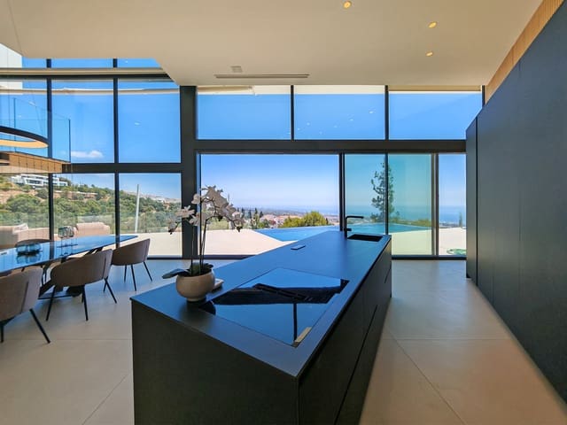4 Zimmer Villa zu verkaufen in Los Monteros, Marbella mit Pool Garage - 3.995.000 € (Ref: 9899647)