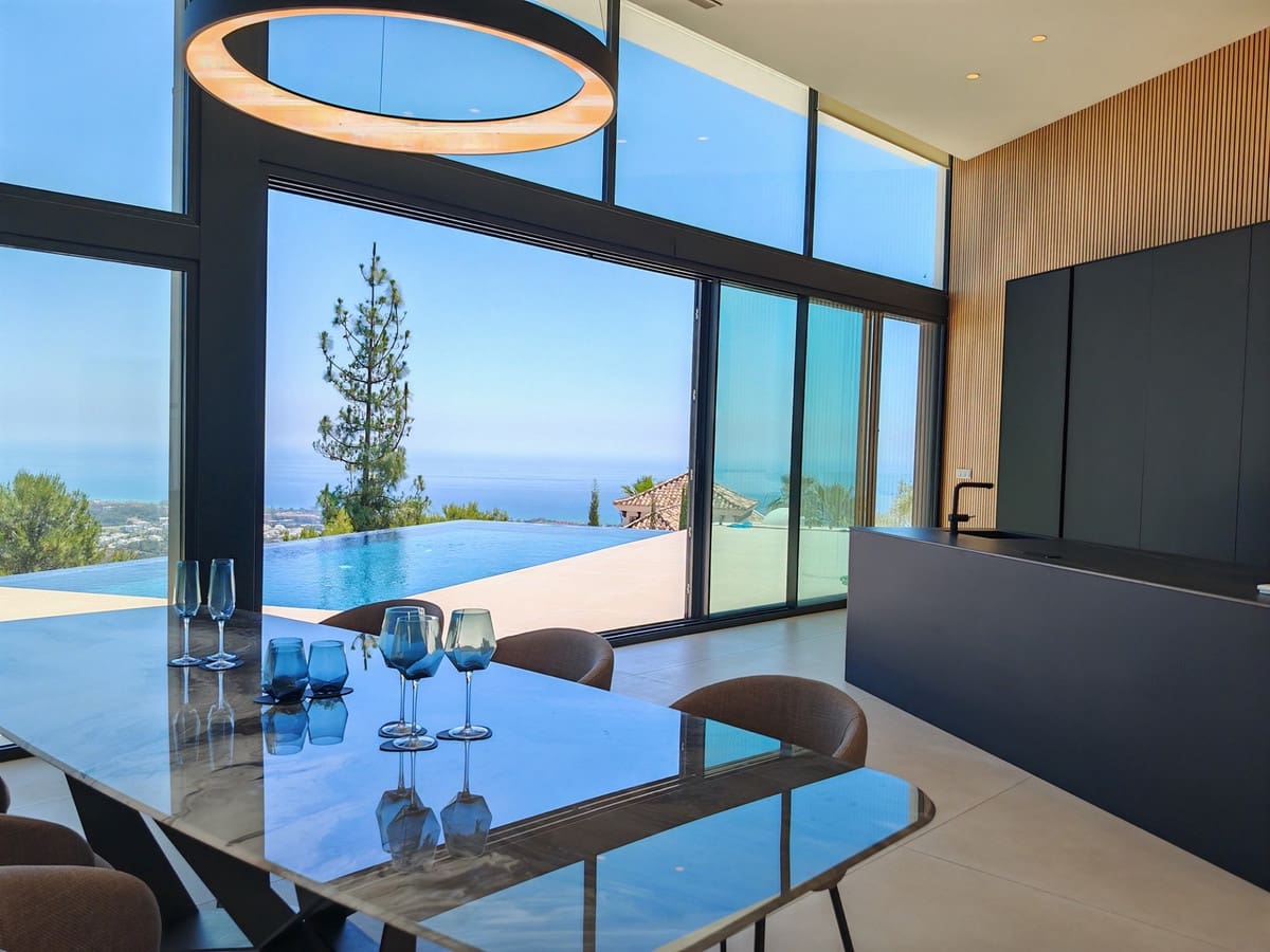 4 Zimmer Villa zu verkaufen in Los Monteros mit Pool Garage - 3.995.000 € (Ref: 9899647)