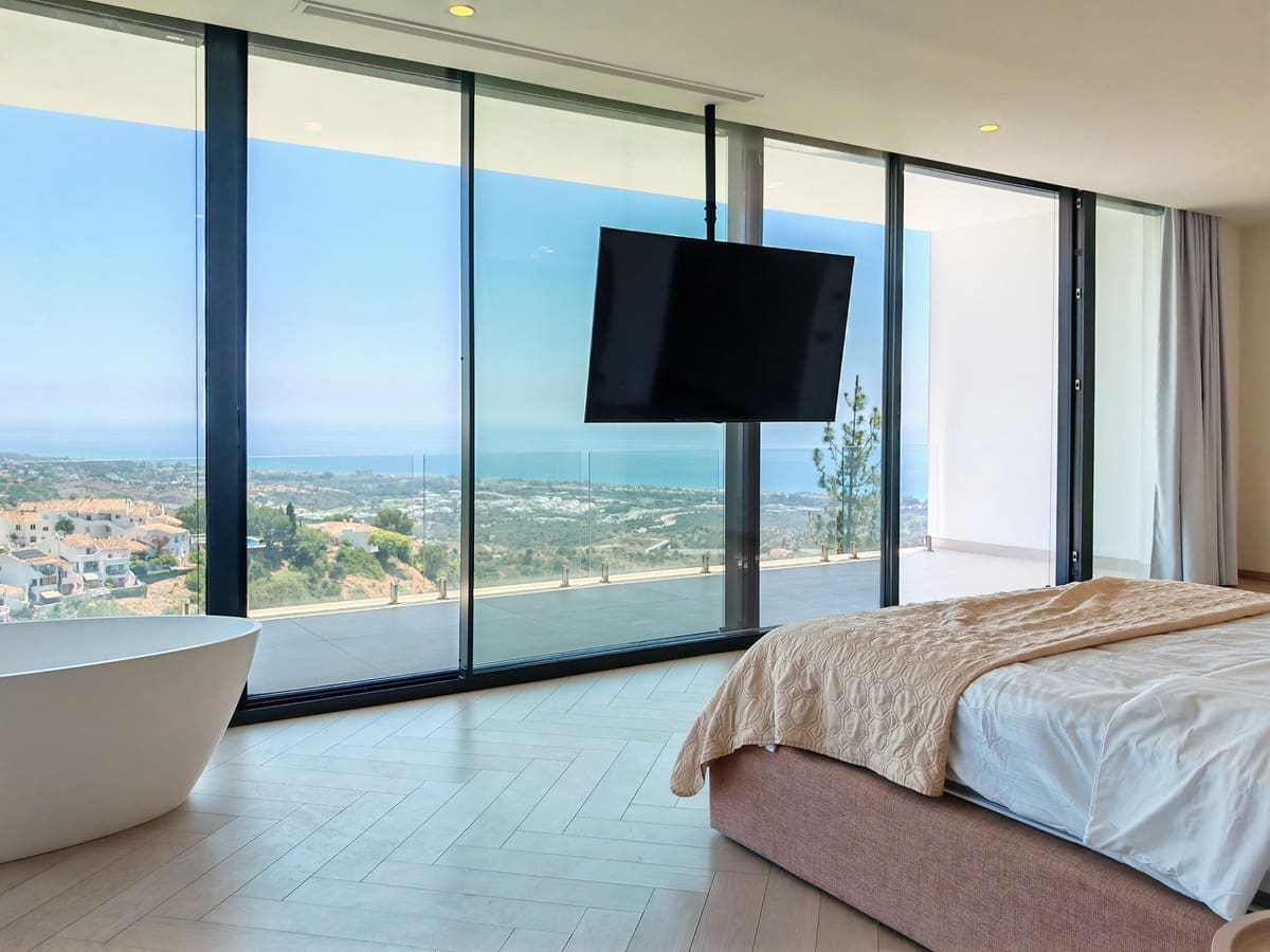 4 Zimmer Villa zu verkaufen in Los Monteros mit Pool Garage - 3.995.000 € (Ref: 9899647)