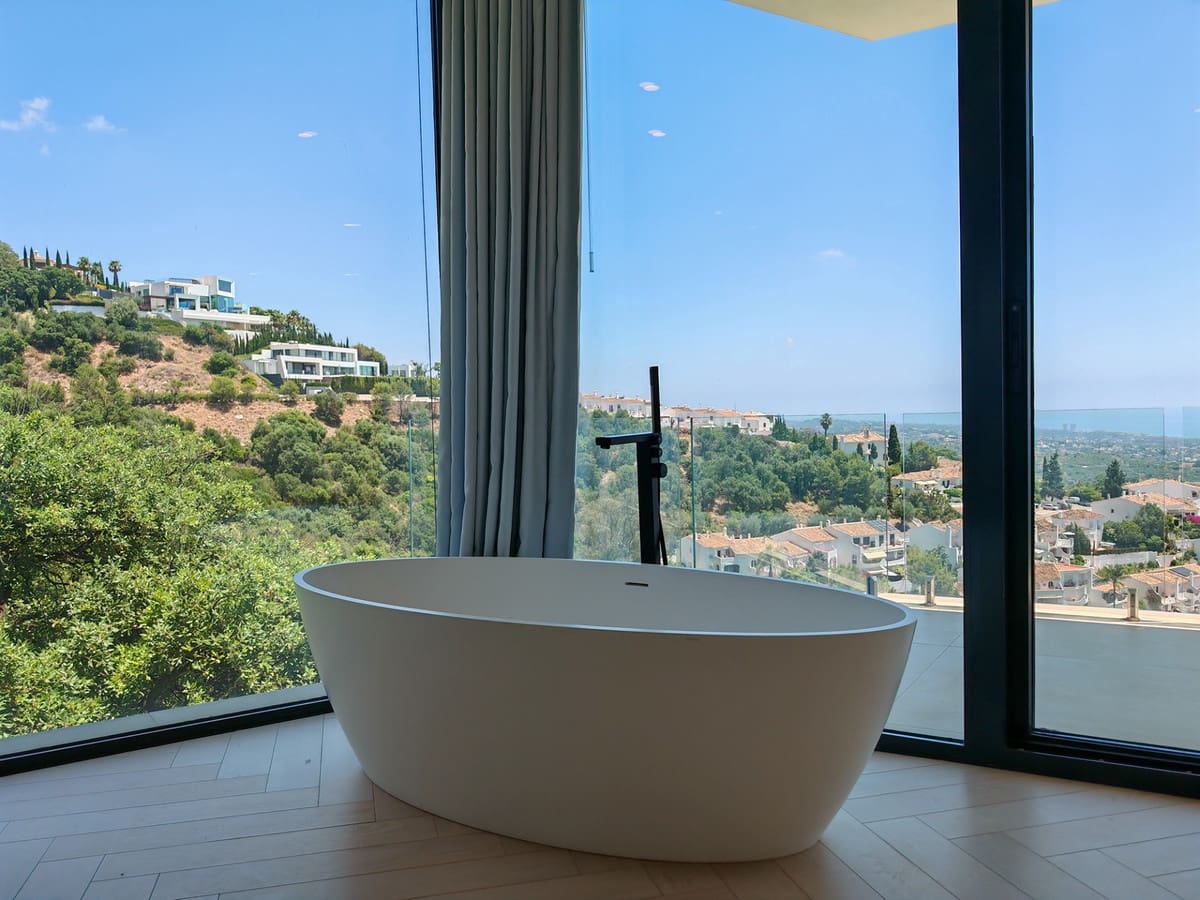4 Zimmer Villa zu verkaufen in Los Monteros mit Pool Garage - 3.995.000 € (Ref: 9899647)