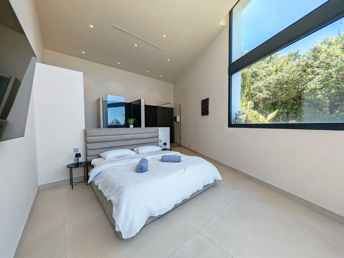 4 Zimmer Villa zu verkaufen in Los Monteros mit Pool Garage - 3.995.000 € (Ref: 9899647)