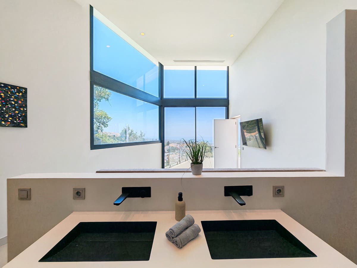 4 Zimmer Villa zu verkaufen in Los Monteros mit Pool Garage - 3.995.000 € (Ref: 9899647)