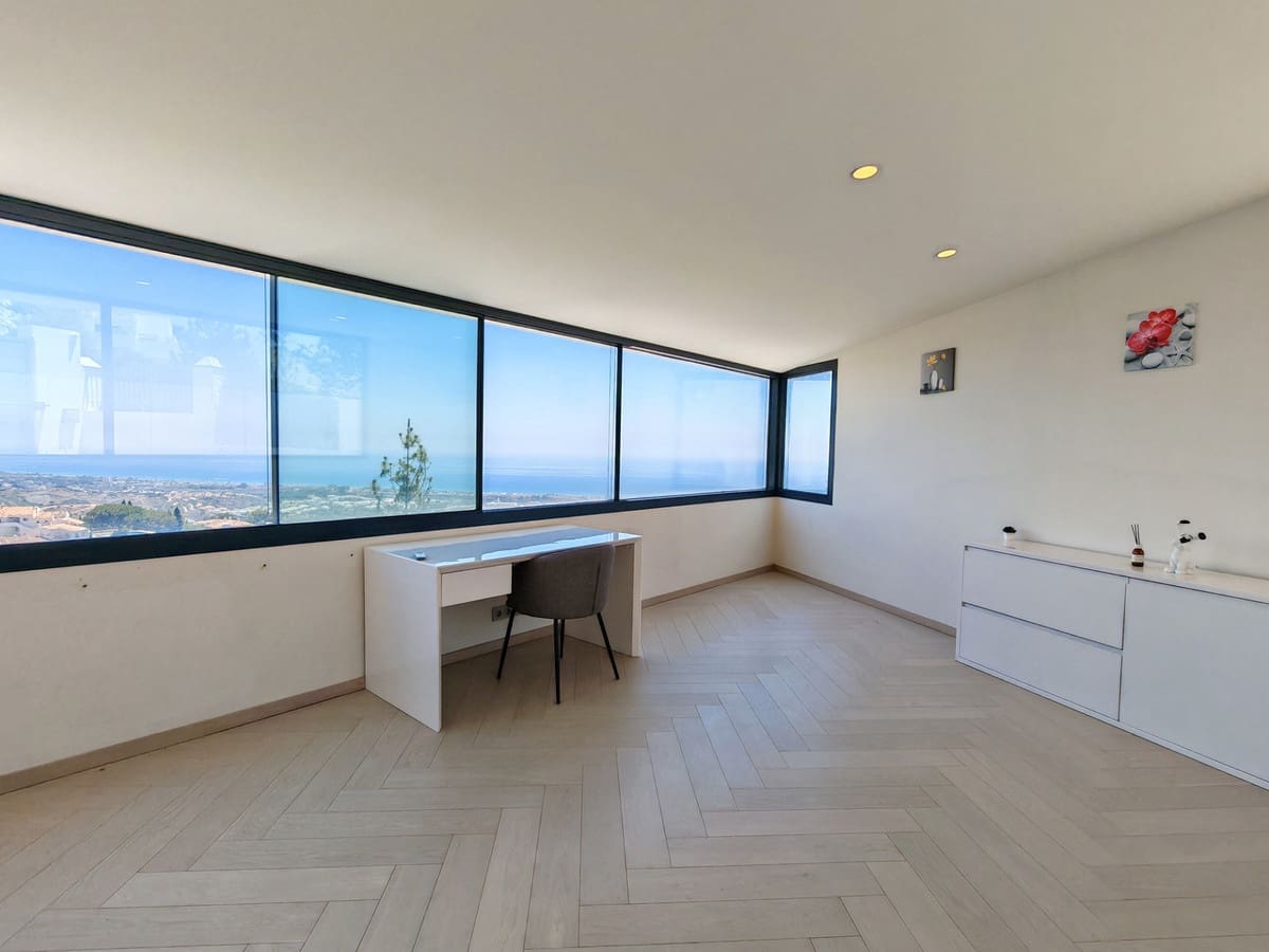 4 Zimmer Villa zu verkaufen in Los Monteros mit Pool Garage - 3.995.000 € (Ref: 9899647)