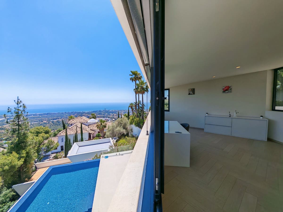 4 Zimmer Villa zu verkaufen in Los Monteros mit Pool Garage - 3.995.000 € (Ref: 9899647)