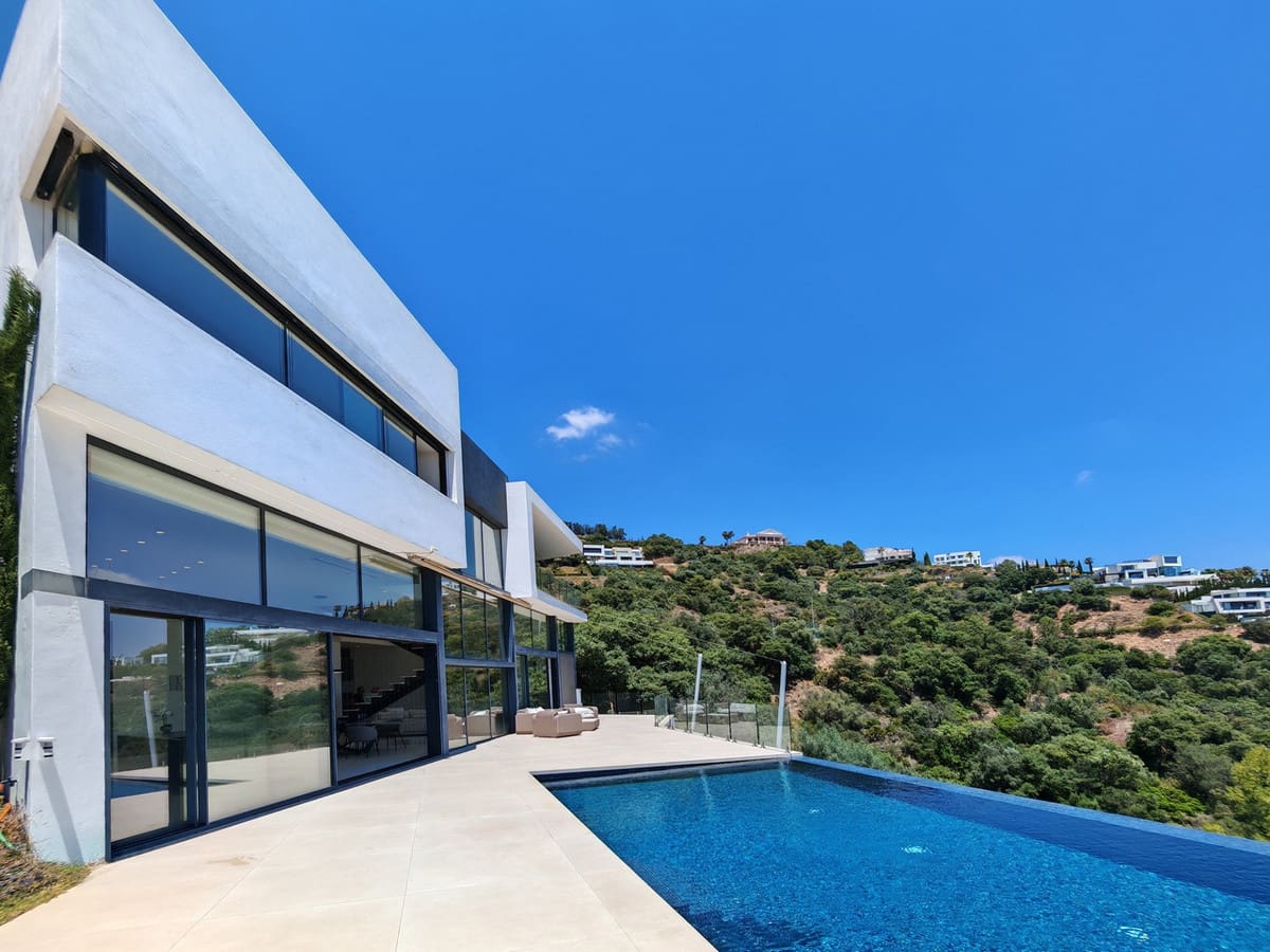 4 Zimmer Villa zu verkaufen in Los Monteros mit Pool Garage - 3.995.000 € (Ref: 9899647)