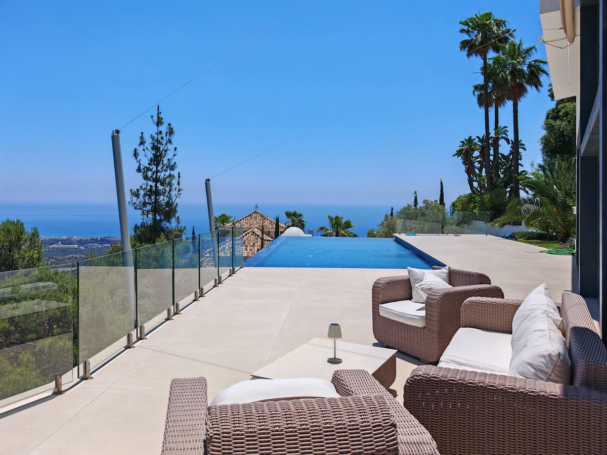 4 Zimmer Villa zu verkaufen in Los Monteros mit Pool Garage - 3.995.000 € (Ref: 9899647)