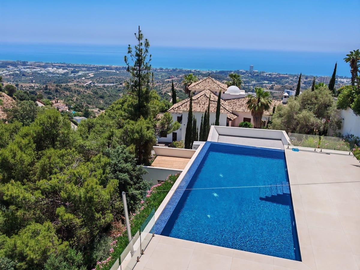 4 Zimmer Villa zu verkaufen in Los Monteros mit Pool Garage - 3.995.000 € (Ref: 9899647)