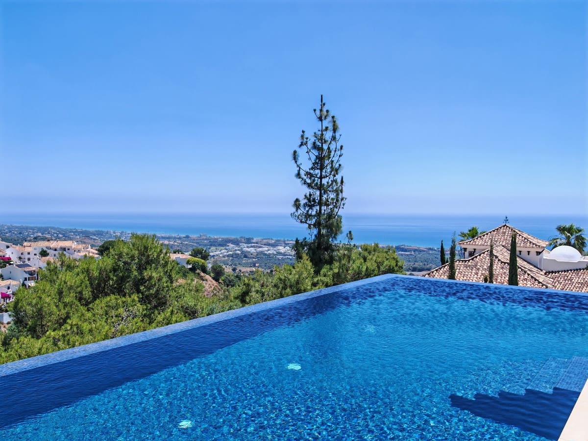 4 Zimmer Villa zu verkaufen in Los Monteros mit Pool Garage - 3.995.000 € (Ref: 9899647)