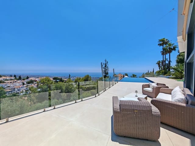 Chalet de 4 habitaciones en Los Monteros, Marbella en venta con piscina garaje - 3.995.000 € (Ref: 9899647)