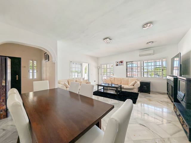 3 soveværelse Villa til salg i Benalmádena med swimmingpool garage - € 895.000 (Ref: 9913132)