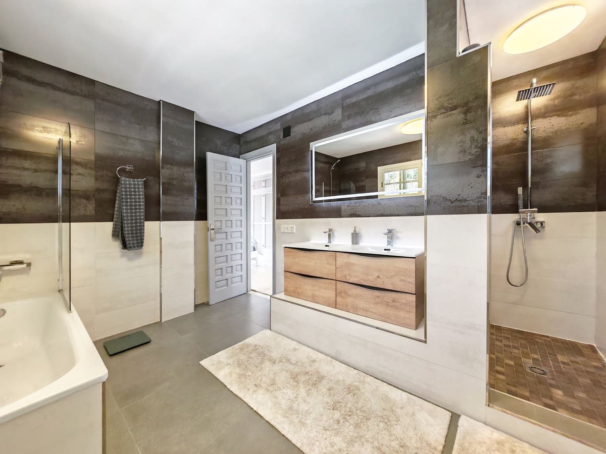 3 soveværelse Villa til salg i Benalmadena med swimmingpool garage - € 895.000 (Ref: 9913132)