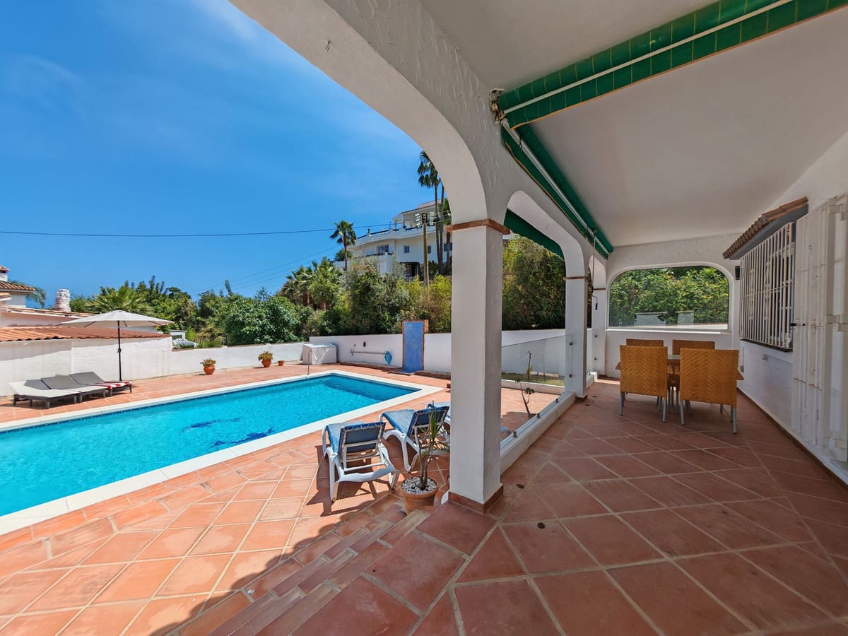 3 soveværelse Villa til salg i Benalmadena med swimmingpool garage - € 895.000 (Ref: 9913132)