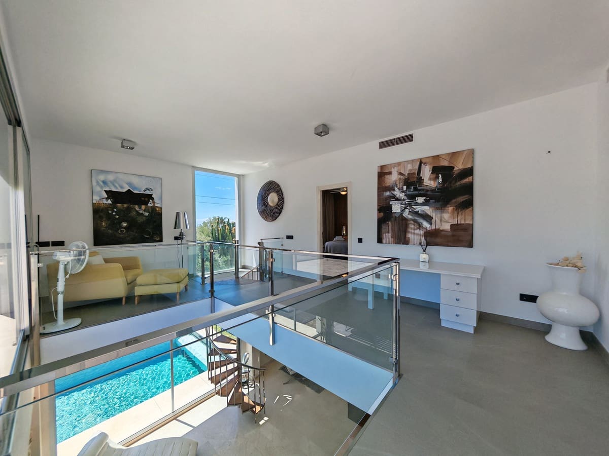 3 soveværelse Villa til salg i El Rosario med swimmingpool garage - € 2.395.000 (Ref: 9922273)