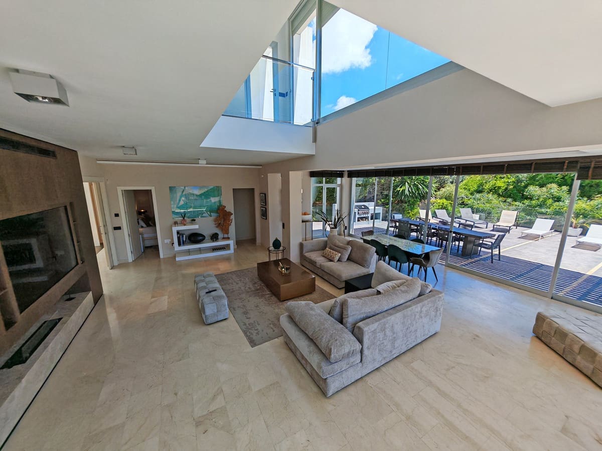 3 soveværelse Villa til salg i El Rosario med swimmingpool garage - € 2.395.000 (Ref: 9922273)