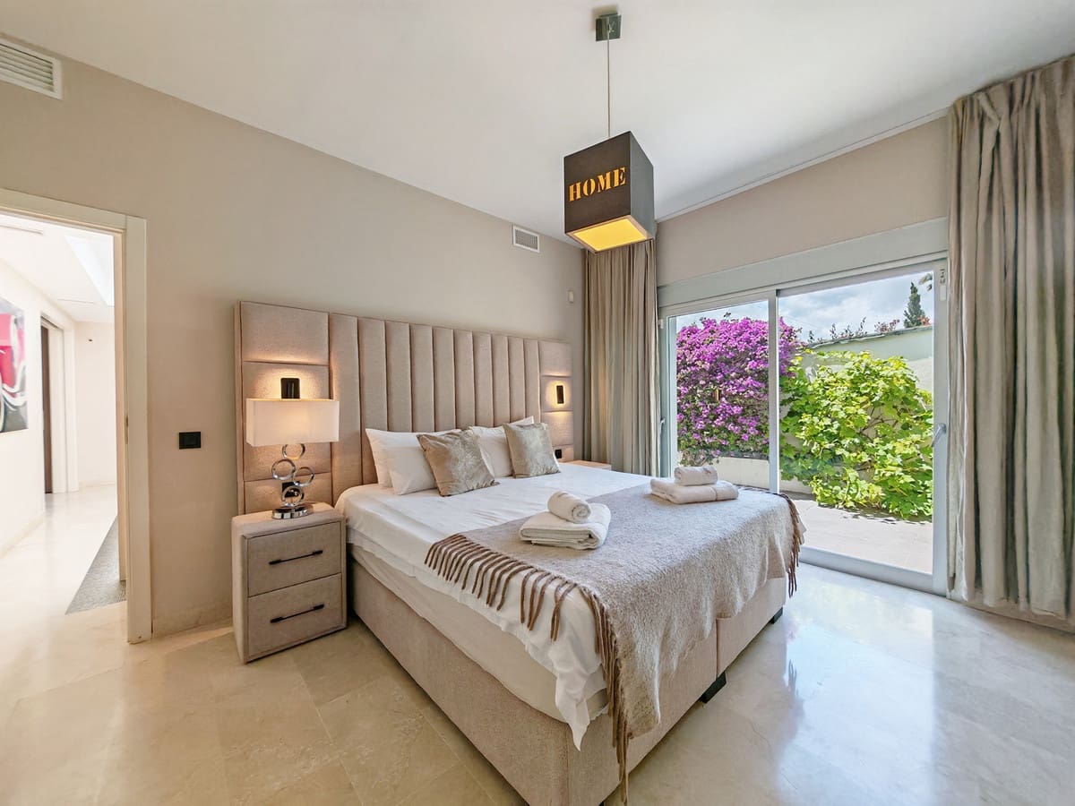 3 soveværelse Villa til salg i El Rosario med swimmingpool garage - € 2.395.000 (Ref: 9922273)