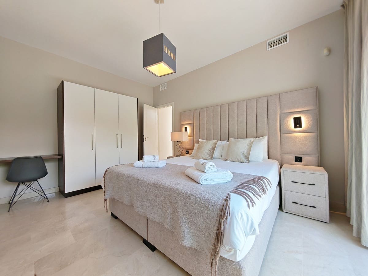 3 soveværelse Villa til salg i El Rosario med swimmingpool garage - € 2.395.000 (Ref: 9922273)