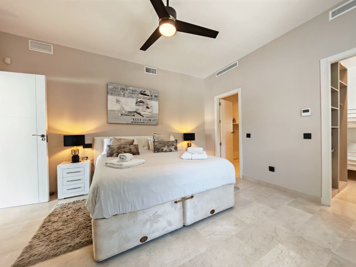 3 soveværelse Villa til salg i El Rosario med swimmingpool garage - € 2.395.000 (Ref: 9922273)
