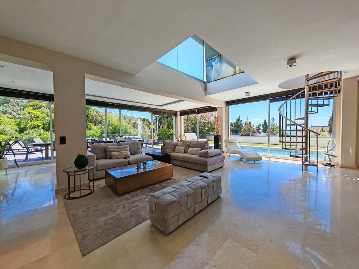 3 soveværelse Villa til salg i El Rosario med swimmingpool garage - € 2.395.000 (Ref: 9922273)