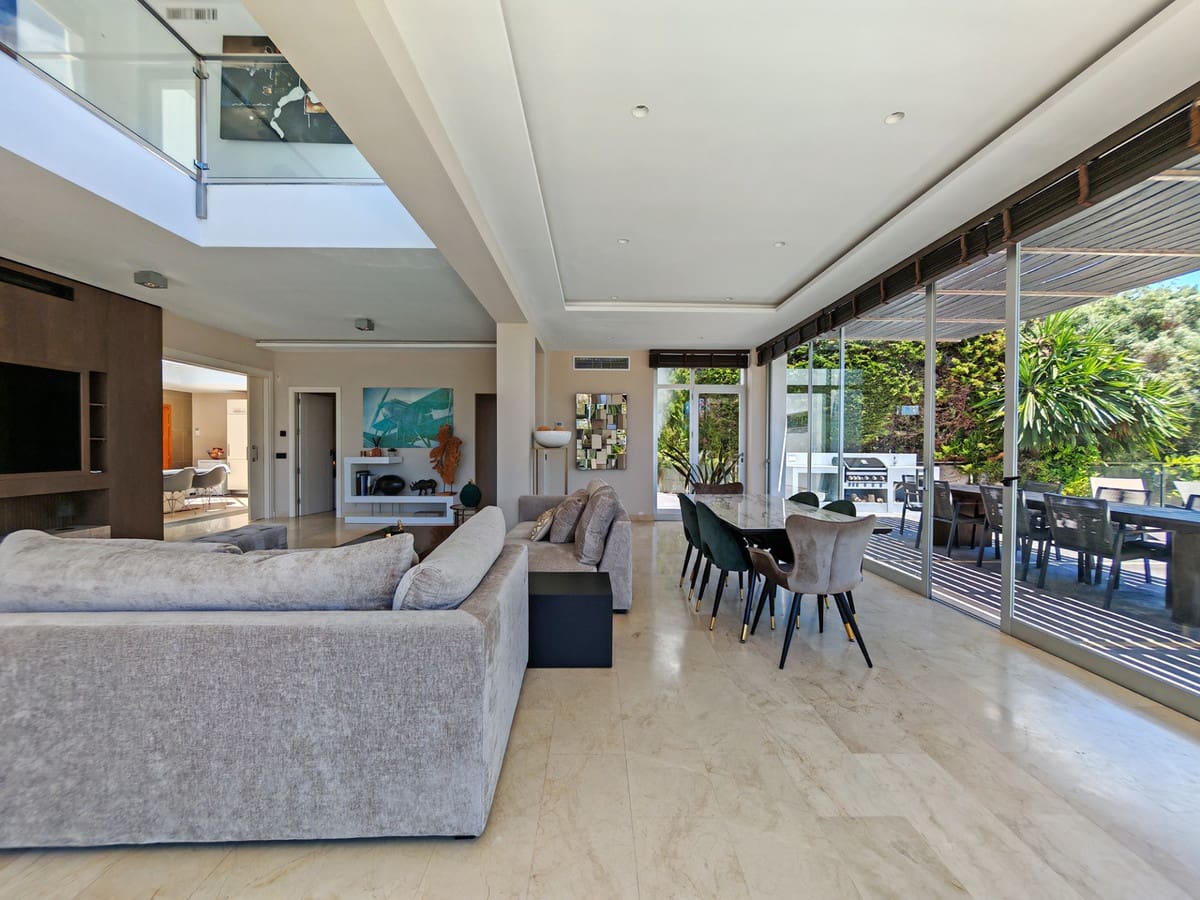 3 soveværelse Villa til salg i El Rosario med swimmingpool garage - € 2.395.000 (Ref: 9922273)
