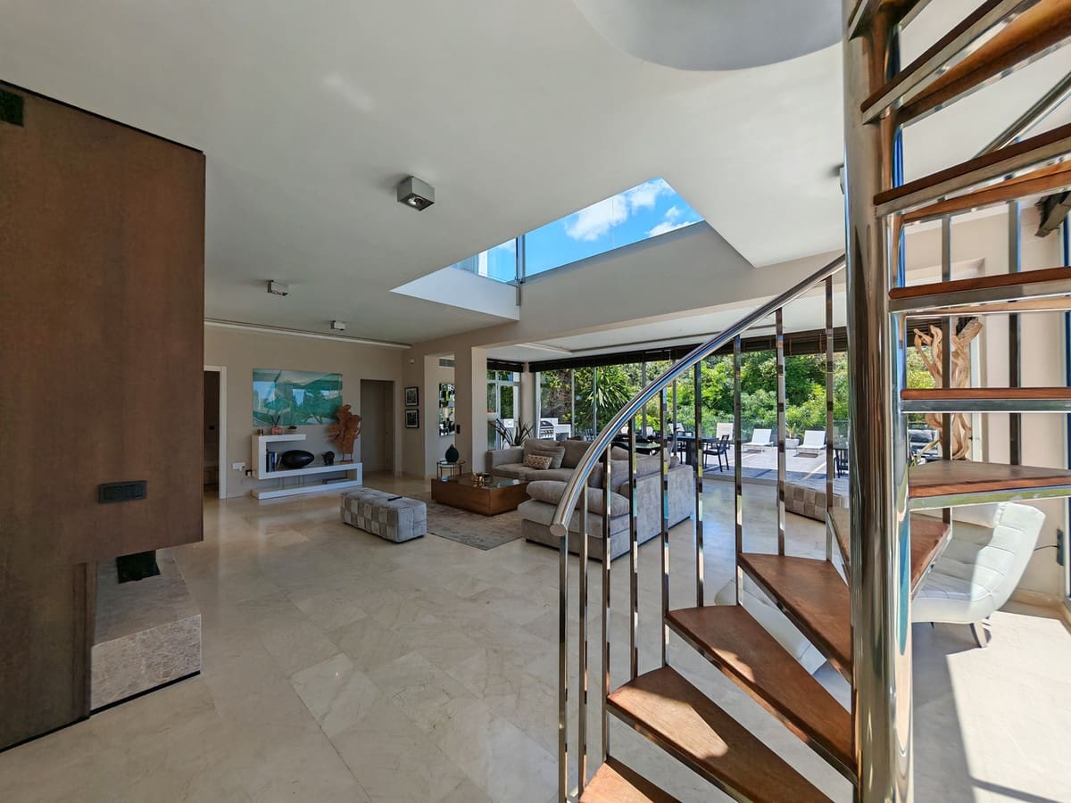 3 soveværelse Villa til salg i El Rosario med swimmingpool garage - € 2.395.000 (Ref: 9922273)
