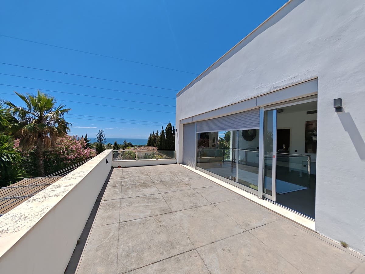 3 soveværelse Villa til salg i El Rosario med swimmingpool garage - € 2.395.000 (Ref: 9922273)