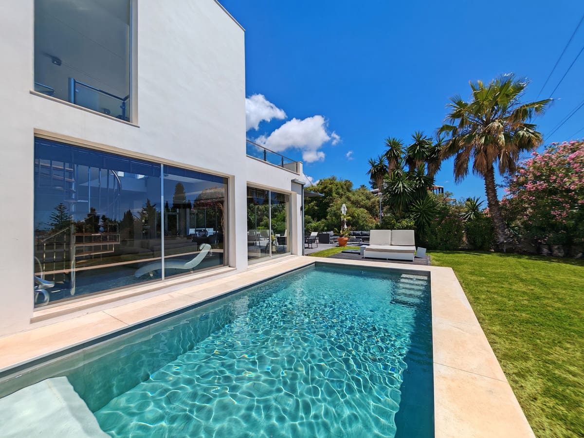 3 soveværelse Villa til salg i El Rosario med swimmingpool garage - € 2.395.000 (Ref: 9922273)