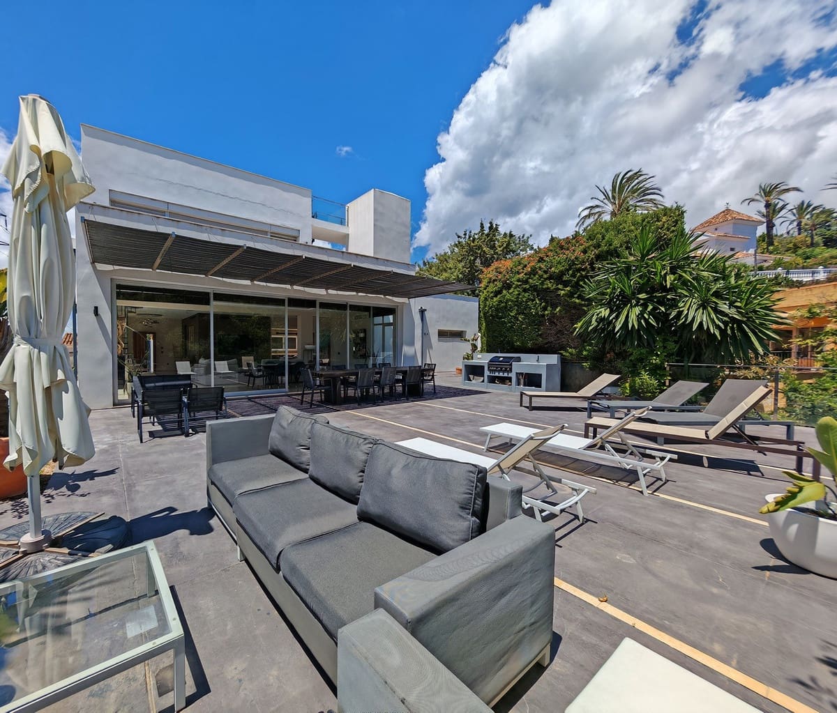 3 soveværelse Villa til salg i El Rosario med swimmingpool garage - € 2.395.000 (Ref: 9922273)