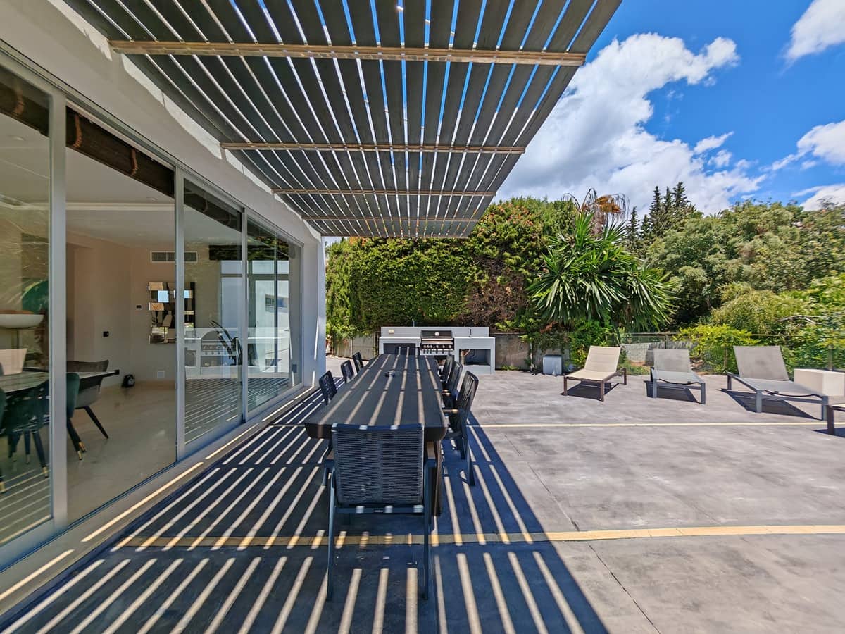 3 soveværelse Villa til salg i El Rosario med swimmingpool garage - € 2.395.000 (Ref: 9922273)