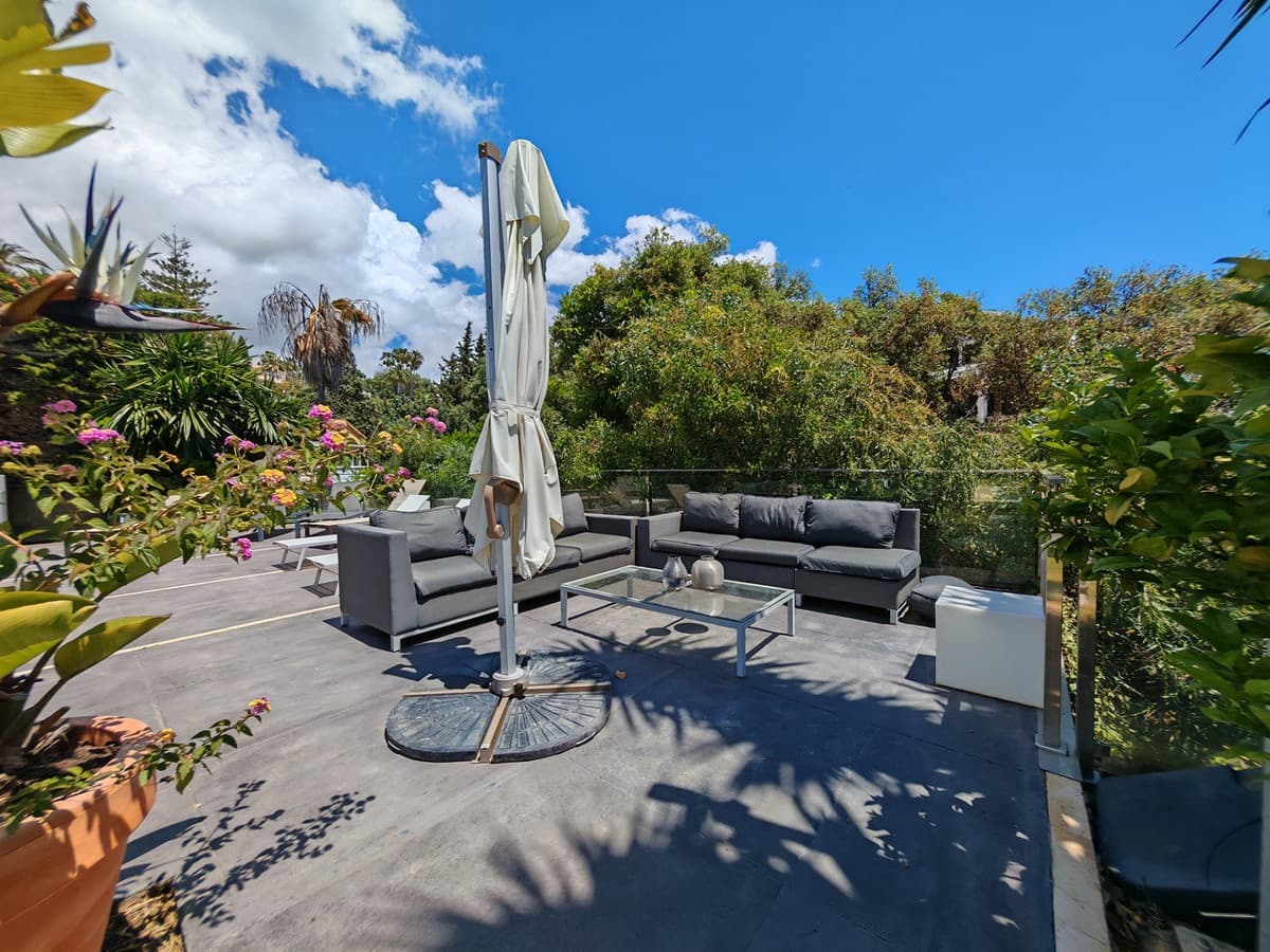 3 soveværelse Villa til salg i El Rosario med swimmingpool garage - € 2.395.000 (Ref: 9922273)