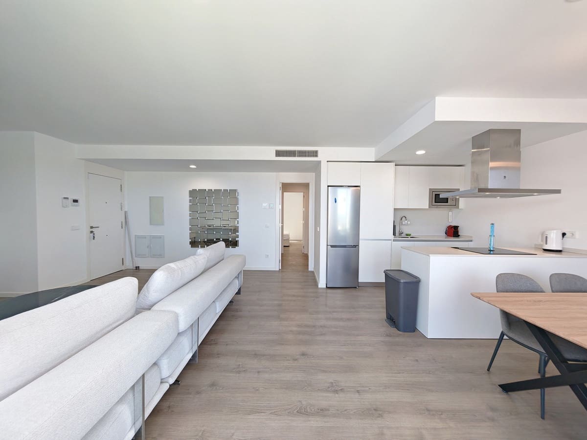 Ático de 2 habitaciones en Estepona en alquiler con piscina garaje - 2.500 € (Ref: 9943647)